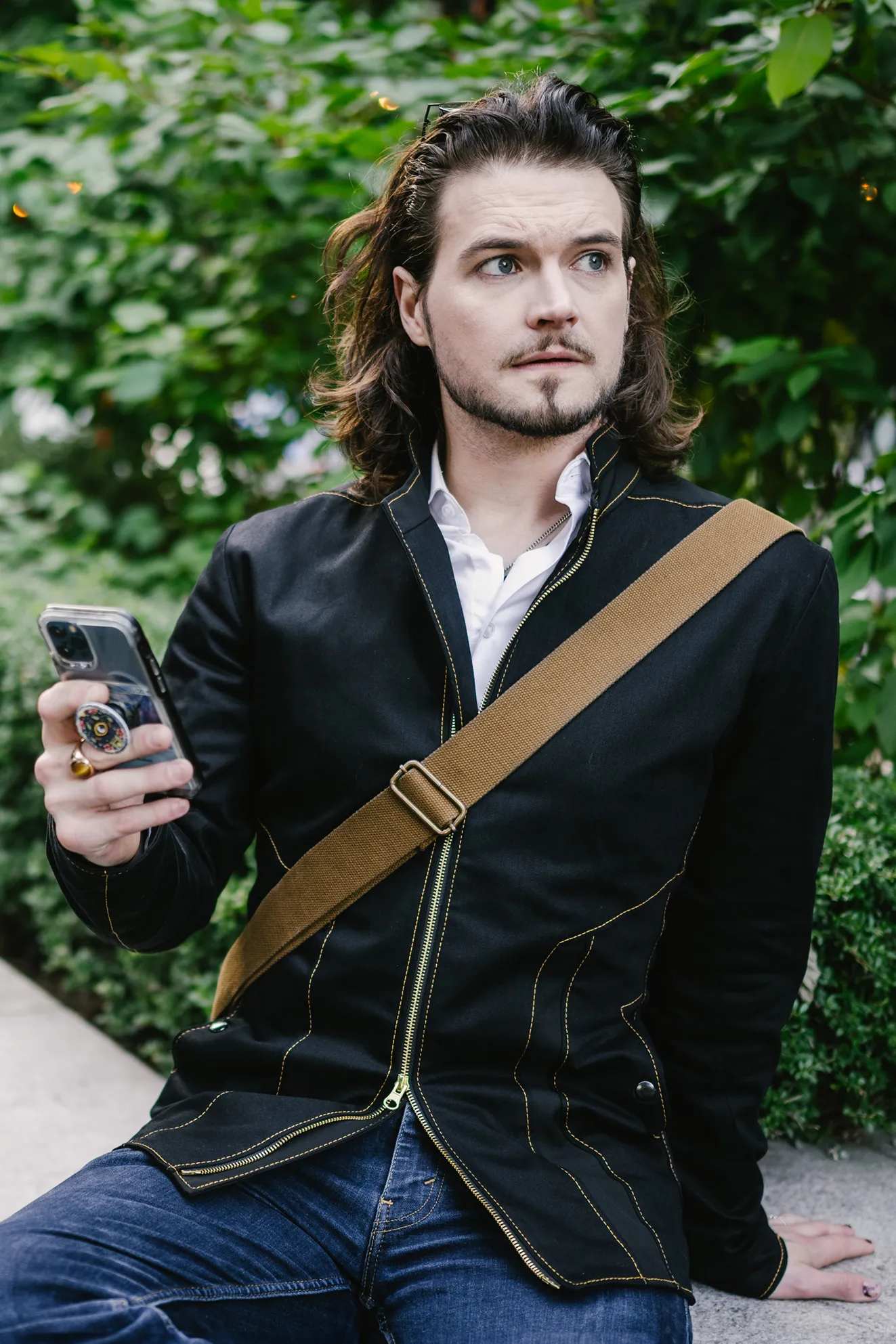 Augment J6 — Gilded Carbon