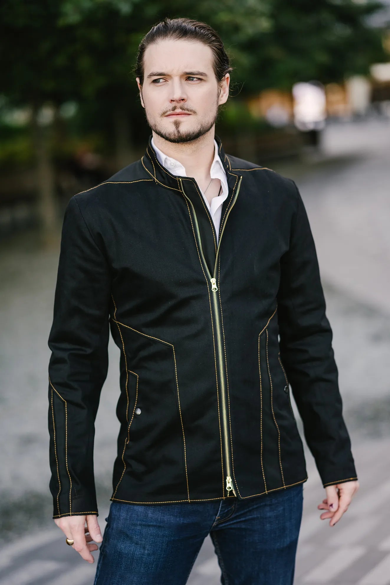 Augment J6 — Gilded Carbon
