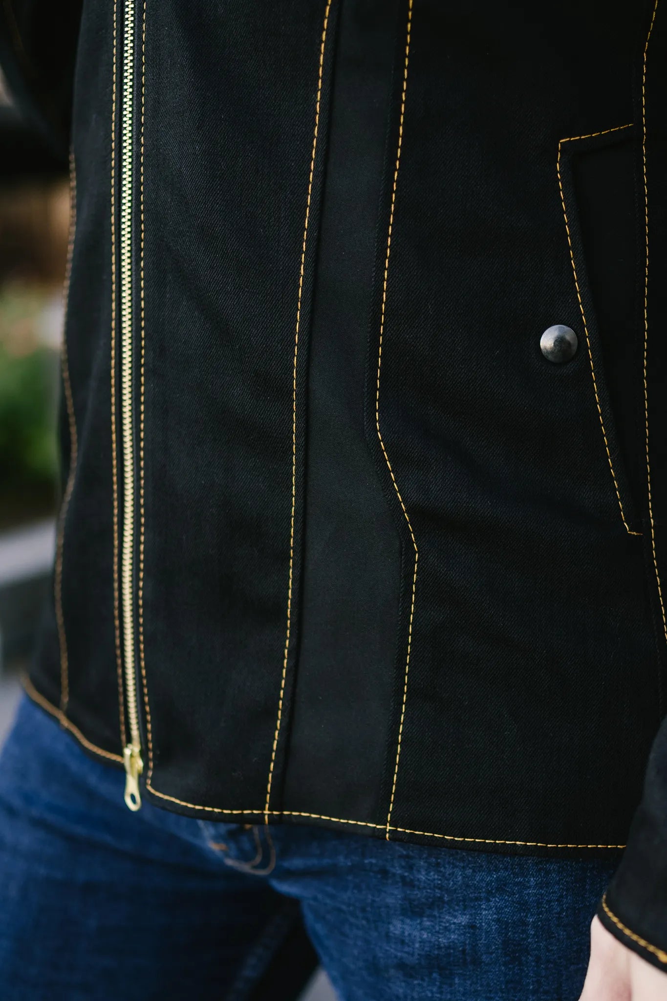 Augment J6 — Gilded Carbon